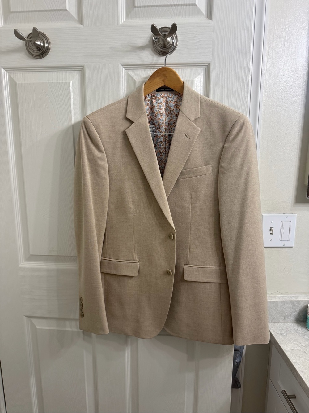Egara Men's Beige Sport Coat with Patterned Lining